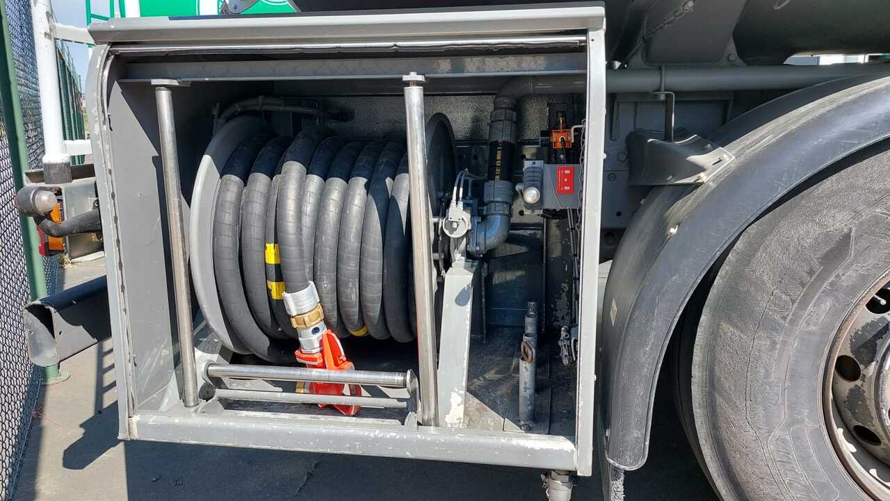 MERCEDES ACTROS - Tanker truck: picture 4 MERCEDES ACTROS - Tanker truck: picture 4