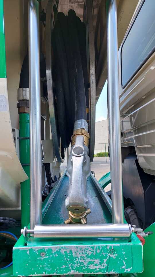 MERCEDES AXOR - Tanker truck: picture 5 MERCEDES AXOR - Tanker truck: picture 5