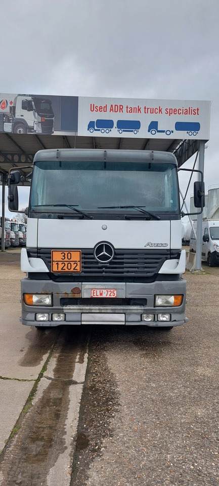 MERCEDES - Tanker truck: picture 5 MERCEDES - Tanker truck: picture 5