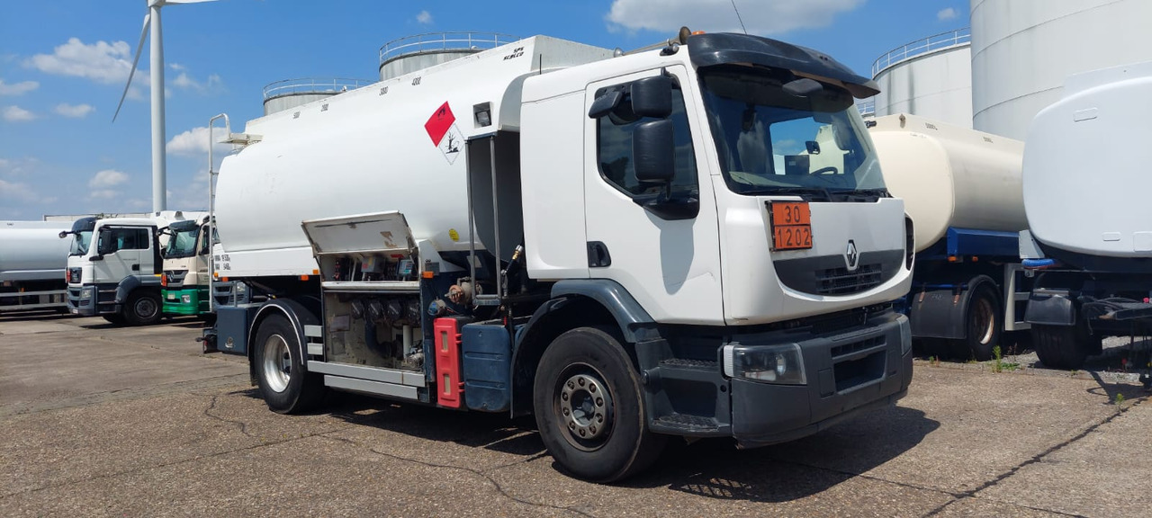 RENAULT - Tanker truck: picture 4 RENAULT - Tanker truck: picture 4