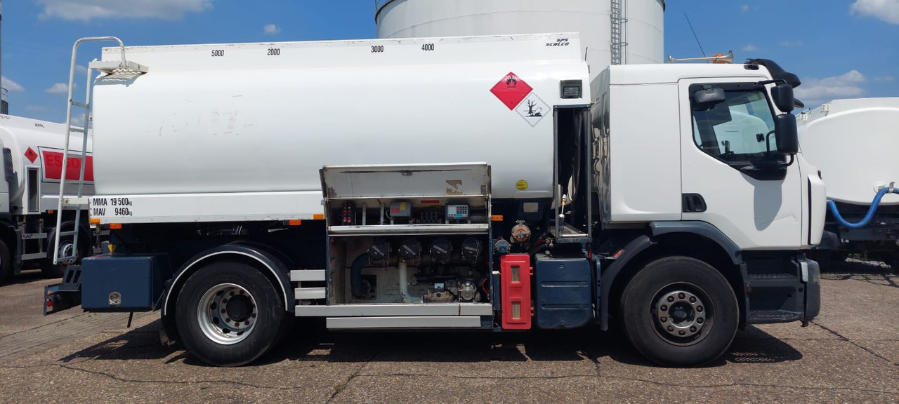 RENAULT - Tanker truck: picture 5 RENAULT - Tanker truck: picture 5