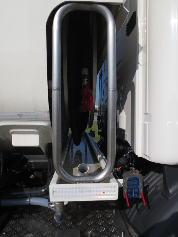 SCANIA G370 - Tanker truck: picture 4 SCANIA G370 - Tanker truck: picture 4