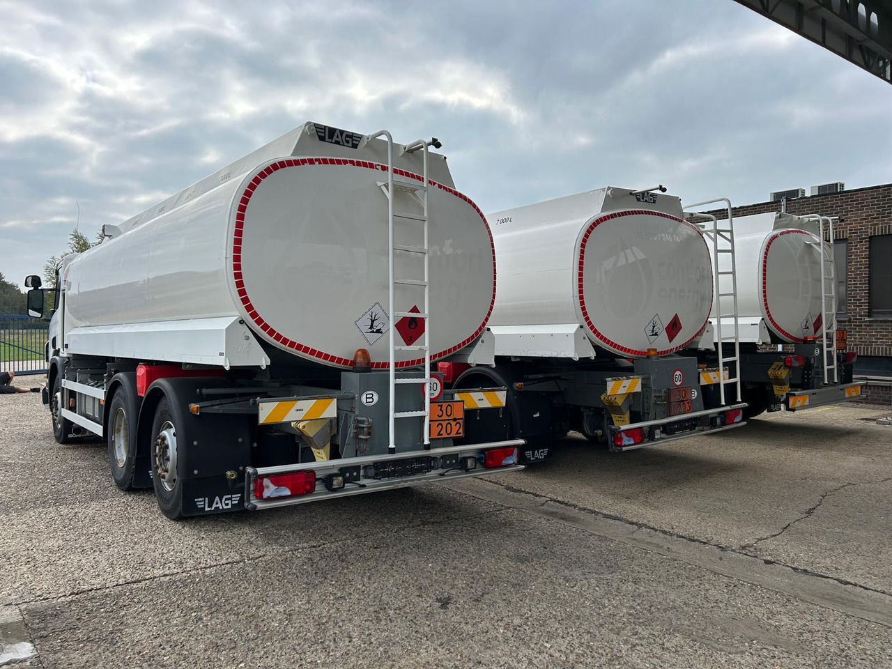 SCANIA P320/P360 (lot of 3) - Tanker truck: picture 4 SCANIA P320/P360 (lot of 3) - Tanker truck: picture 4