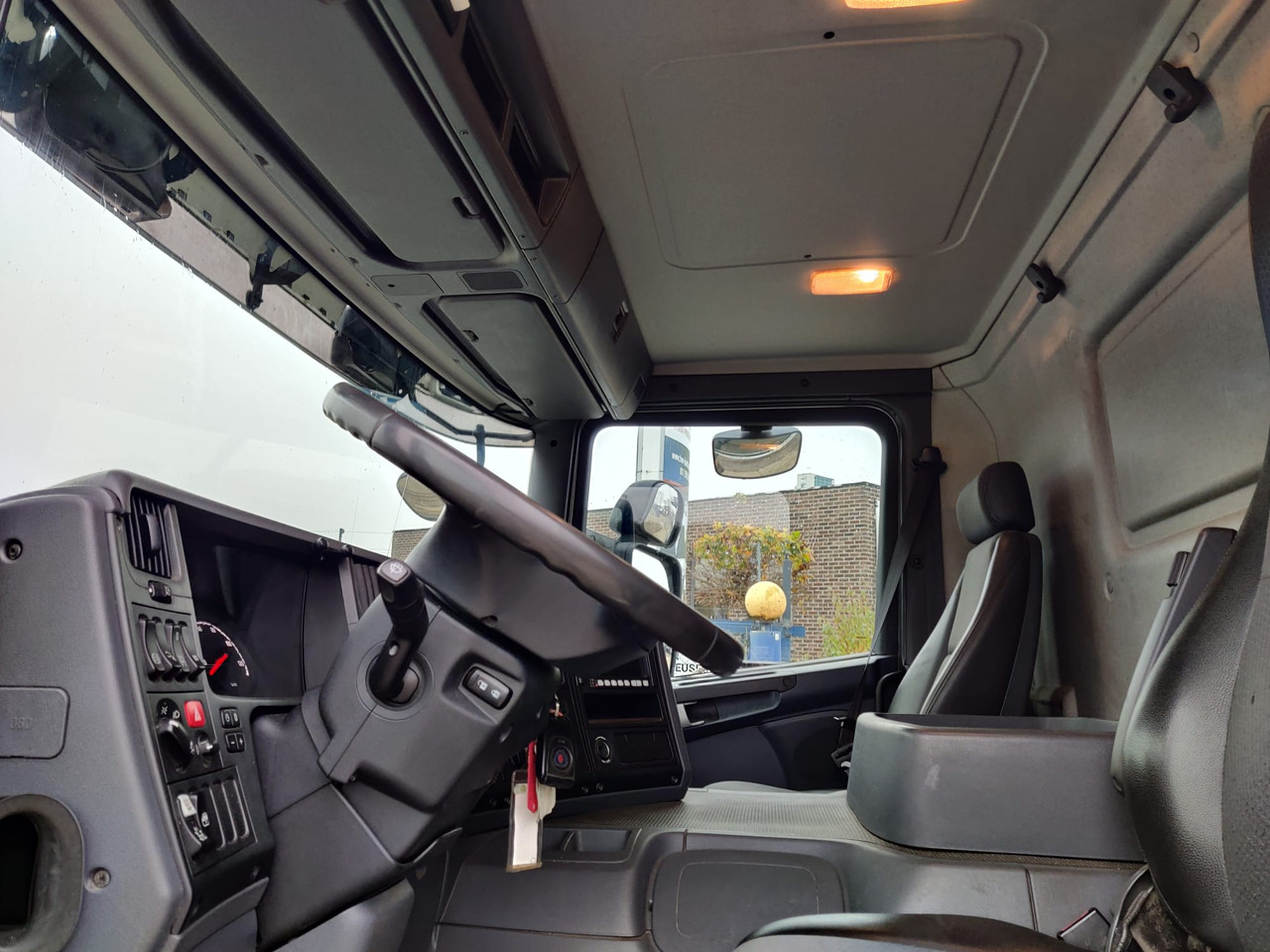 SCANIA P400 - Tanker truck: picture 3 SCANIA P400 - Tanker truck: picture 3