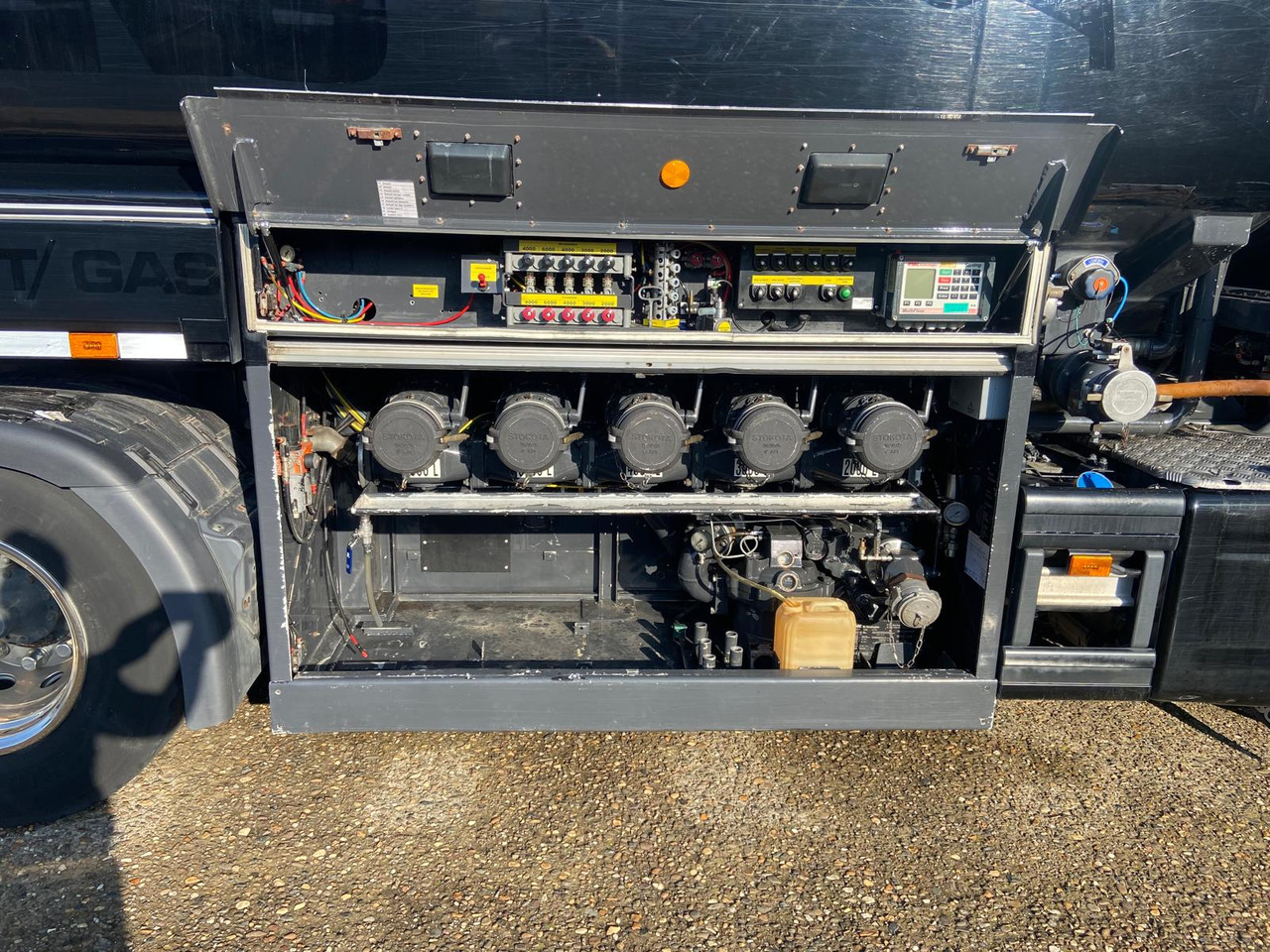 SCANIA P410 - Tanker truck: picture 3 SCANIA P410 - Tanker truck: picture 3