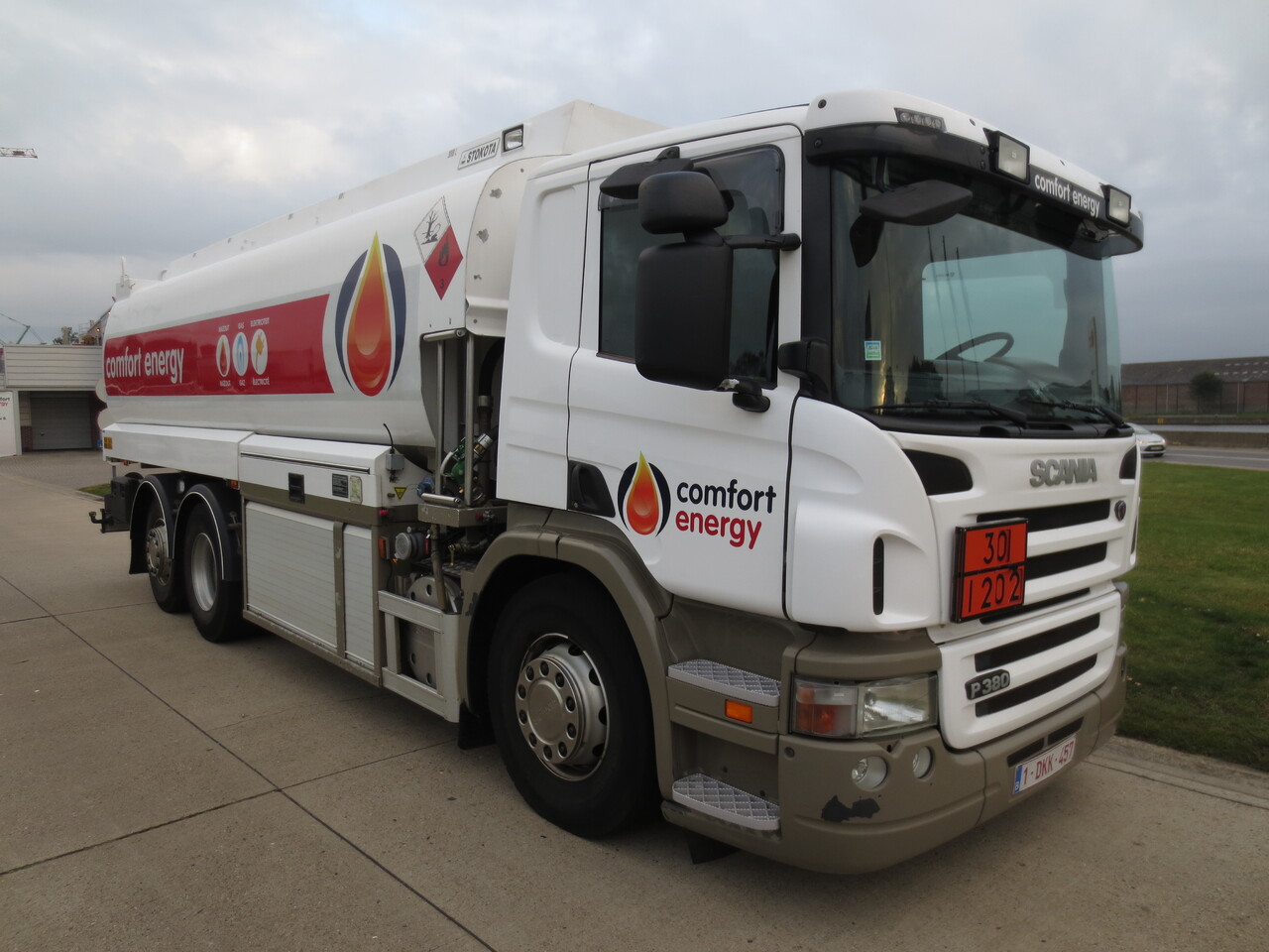 Tanker truck Scania P380: picture 7 Tanker truck Scania P380: picture 7