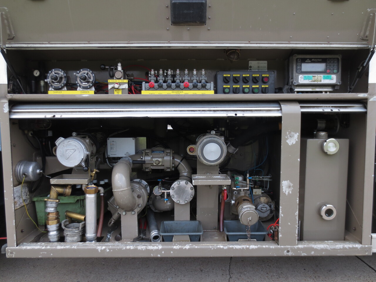 Tanker truck Scania P380: picture 13 Tanker truck Scania P380: picture 13