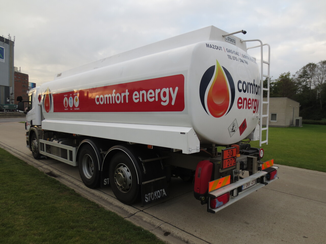 Tanker truck Scania P380: picture 11 Tanker truck Scania P380: picture 11