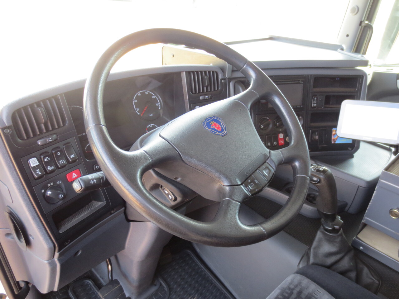 Scania P420 - Tractor unit: picture 4 Scania P420 - Tractor unit: picture 4