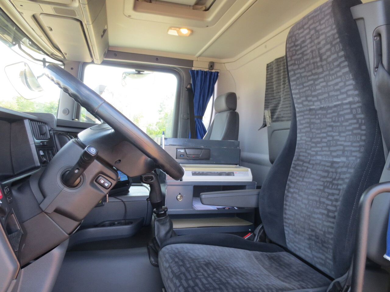 Scania P420 - Tractor unit: picture 3 Scania P420 - Tractor unit: picture 3
