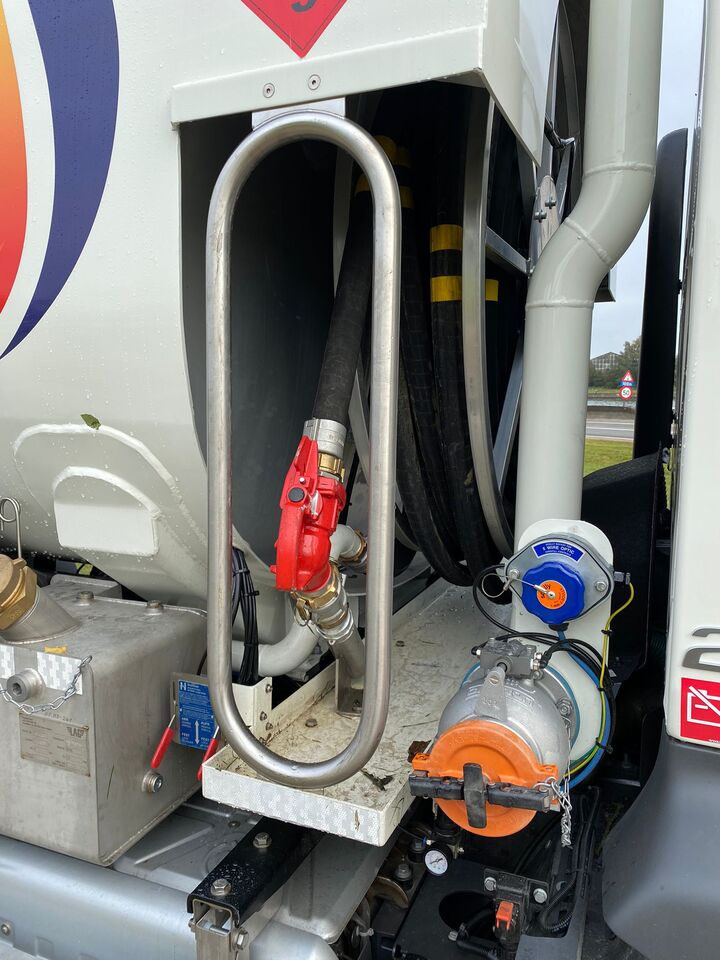 VOLVO FL - Tanker truck: picture 2 VOLVO FL - Tanker truck: picture 2