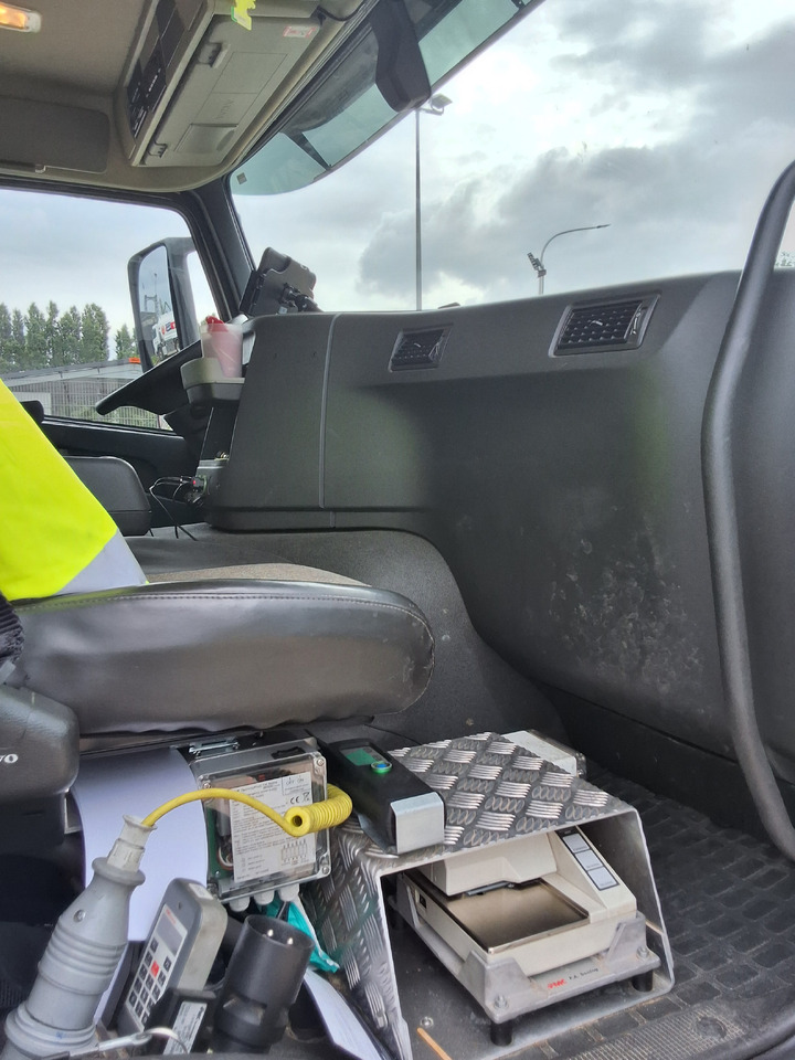 Tanker truck VOLVO FM: picture 6