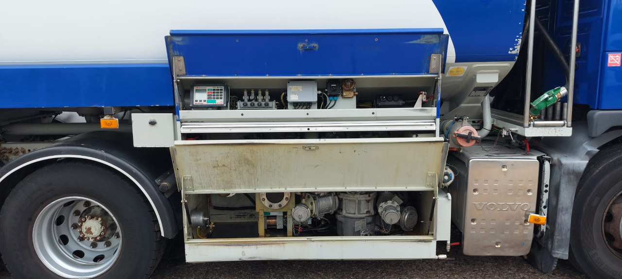 VOLVO FM - Tanker truck: picture 3 VOLVO FM - Tanker truck: picture 3