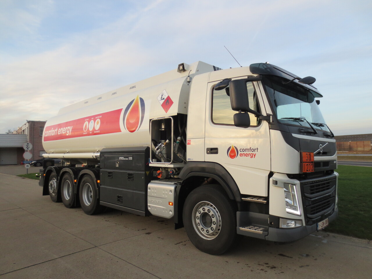 VOLVO FM - Tanker truck: picture 3 VOLVO FM - Tanker truck: picture 3