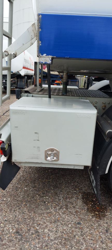 Tanker truck VOLVO FM: picture 6