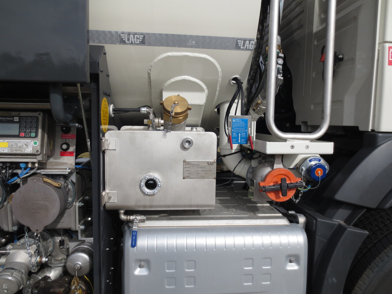 Volvo FM - Tanker truck: picture 3 Volvo FM - Tanker truck: picture 3