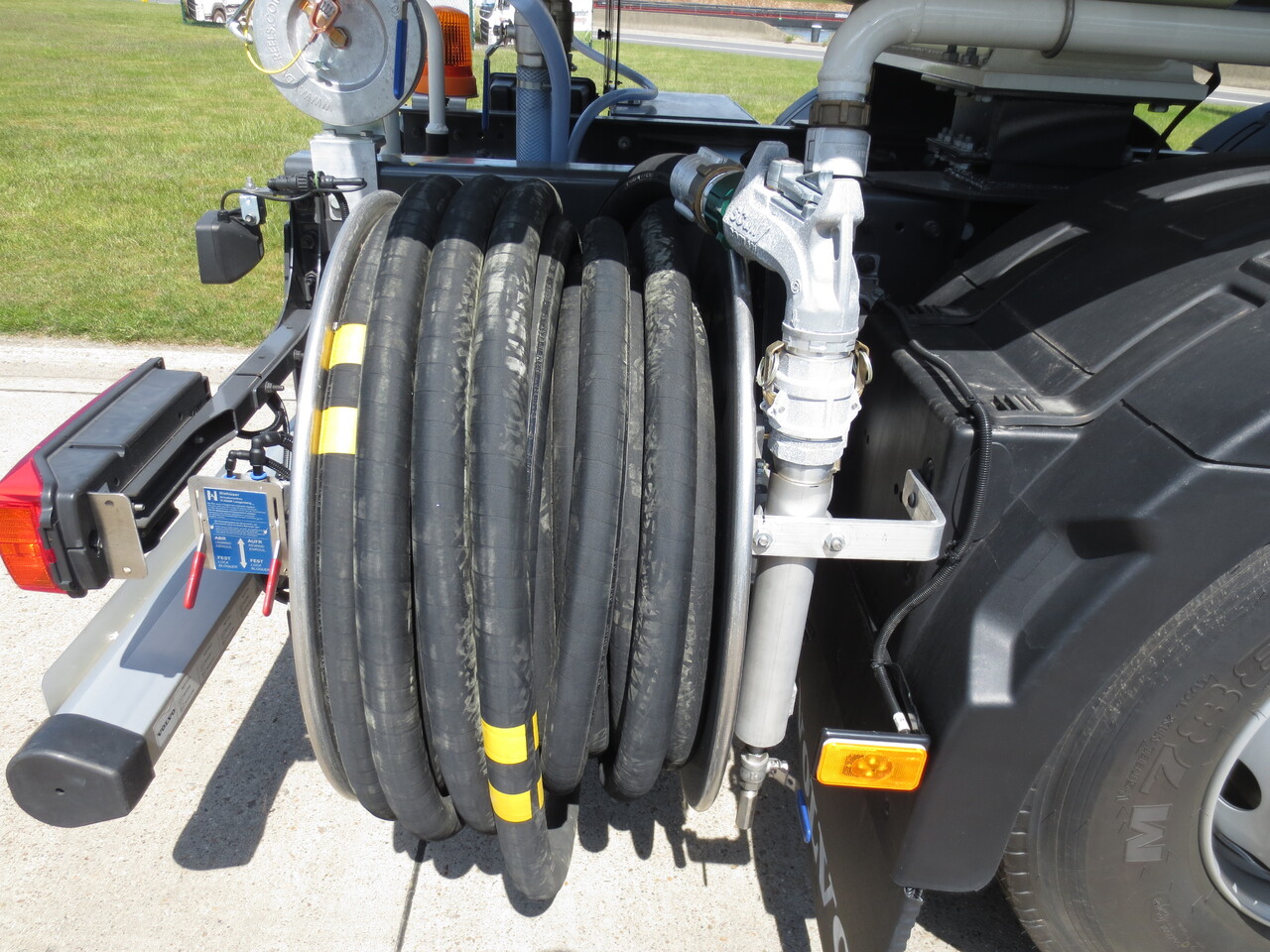 Volvo FM - Tanker truck: picture 3 Volvo FM - Tanker truck: picture 3