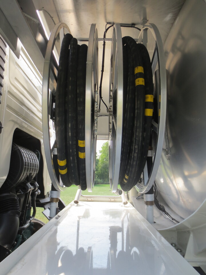 Volvo FM - Tanker truck: picture 5 Volvo FM - Tanker truck: picture 5