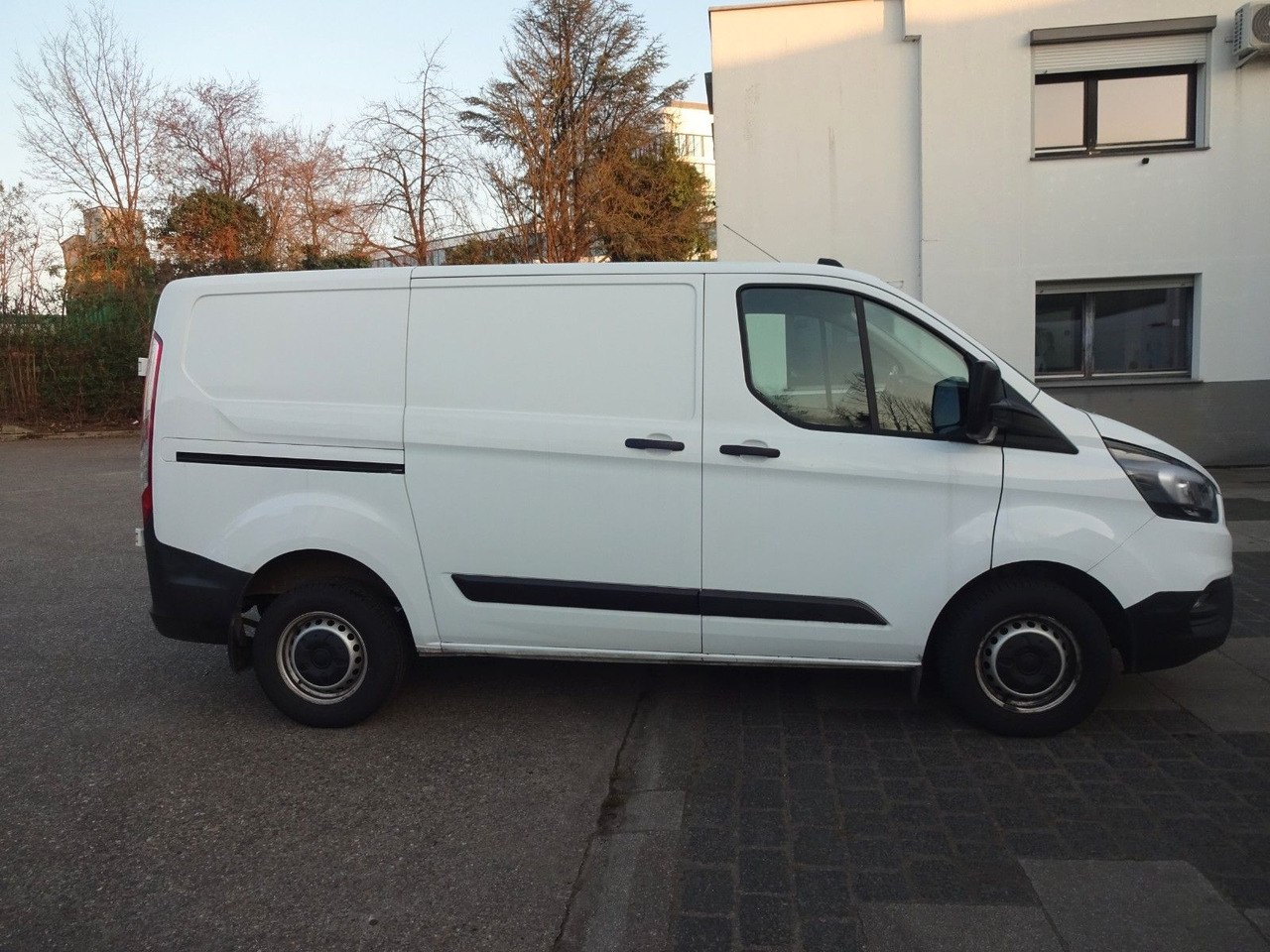Ford Transit Custom Kasten 280 L1H1, PDC - Panel van: picture 4 Ford Transit Custom Kasten 280 L1H1, PDC - Panel van: picture 4