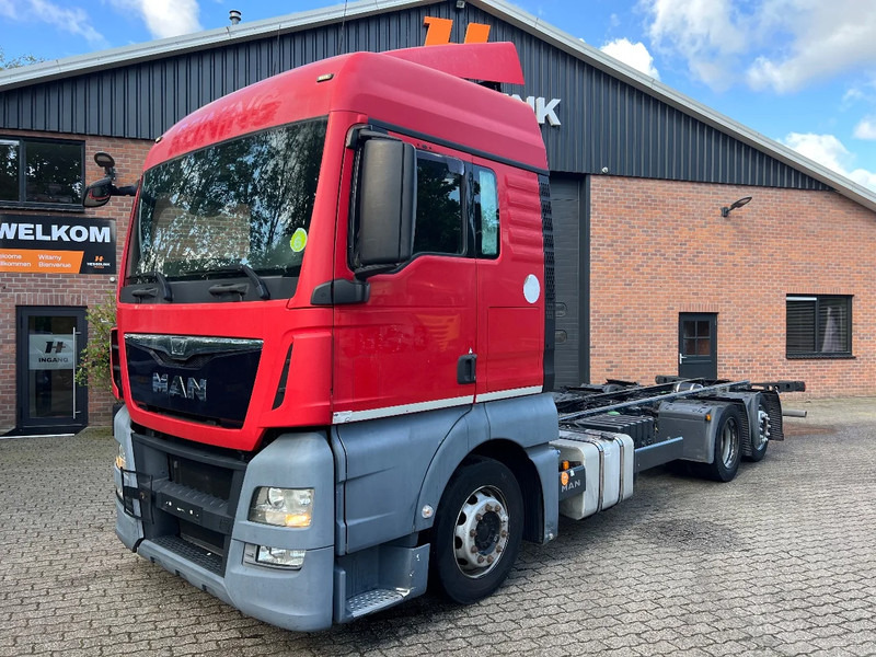 MAN TGX 26.400 6X2 XLX 730CM EURO 6 AHK NL Truck - Cab chassis truck: picture 1 MAN TGX 26.400 6X2 XLX 730CM EURO 6 AHK NL Truck - Cab chassis truck: picture 1