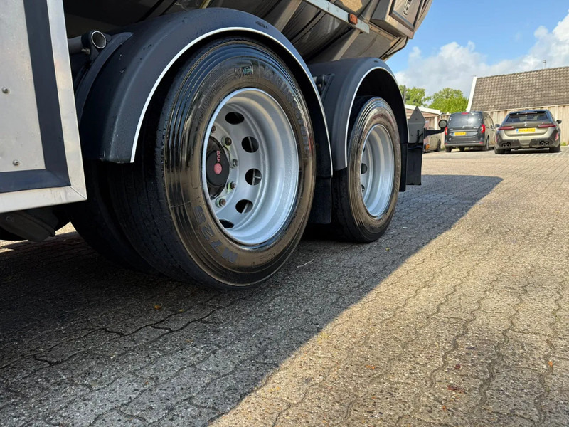 Magyar VM Tarm 19.000L RVS/INOX Melk/Milk/Milch Food 3 Rooms Liftas - Tanker semi-trailer: picture 5 Magyar VM Tarm 19.000L RVS/INOX Melk/Milk/Milch Food 3 Rooms Liftas - Tanker semi-trailer: picture 5