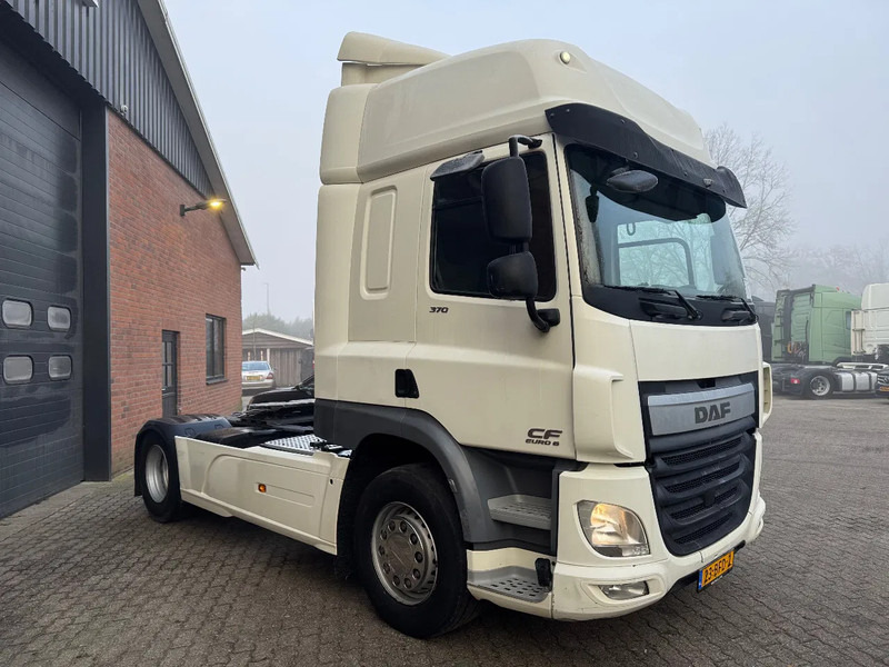 DAF CF 370 4X2 Space Cab Side skirts ACC NL Truck APK 09/2025 - Tractor unit: picture 3 DAF CF 370 4X2 Space Cab Side skirts ACC NL Truck APK 09/2025 - Tractor unit: picture 3