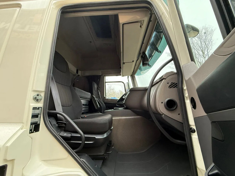 Tractor unit DAF CF 450 4X2 Space Cab LED Retarder Alcoa dura Bright 277.495 KM! German truck: picture 8 Tractor unit DAF CF 450 4X2 Space Cab LED Retarder Alcoa dura Bright 277.495 KM! German truck: picture 8