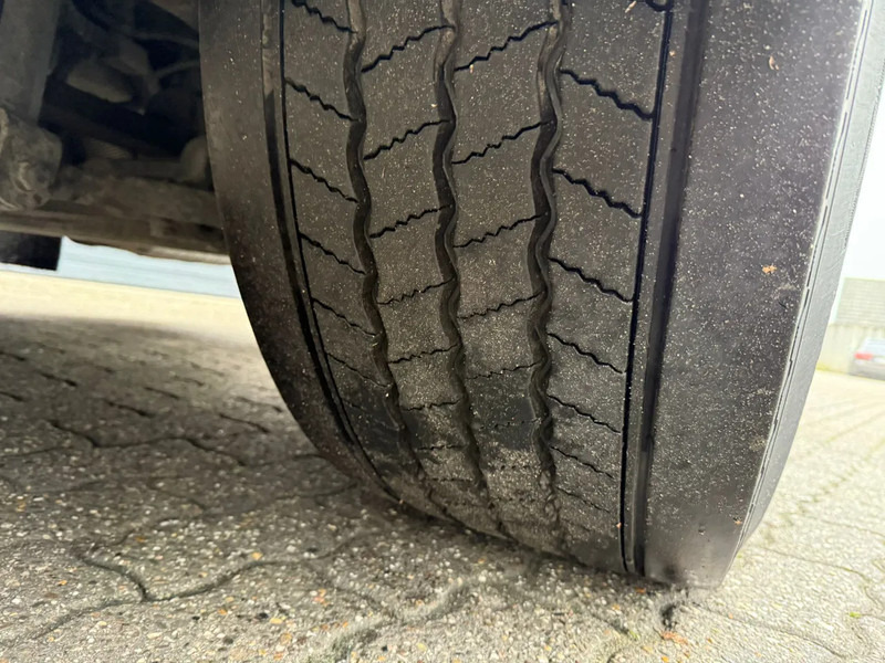 Tractor unit DAF CF 450 4X2 Space Cab LED Retarder Alcoa dura Bright 277.495 KM! German truck: picture 16 Tractor unit DAF CF 450 4X2 Space Cab LED Retarder Alcoa dura Bright 277.495 KM! German truck: picture 16