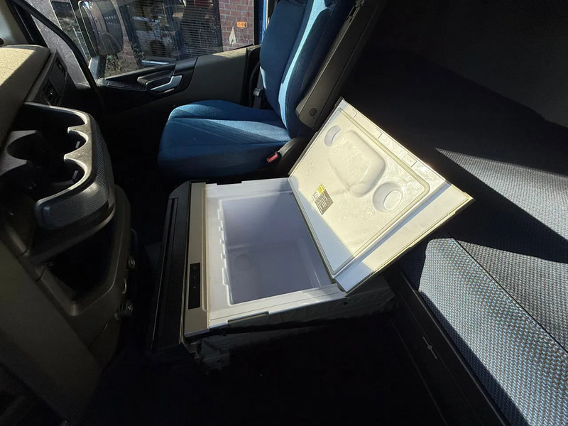 Tractor unit Volvo FH 460 Globetrotter XL 2x tank Standairco 405.369KM! NL Truck - APK 09-2026: picture 19 Tractor unit Volvo FH 460 Globetrotter XL 2x tank Standairco 405.369KM! NL Truck - APK 09-2026: picture 19