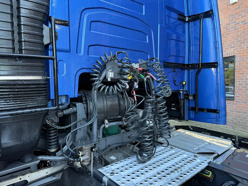 Tractor unit Volvo FH 460 Globetrotter XL 2x tank Standairco 405.369KM! NL Truck - APK 09-2026: picture 14 Tractor unit Volvo FH 460 Globetrotter XL 2x tank Standairco 405.369KM! NL Truck - APK 09-2026: picture 14