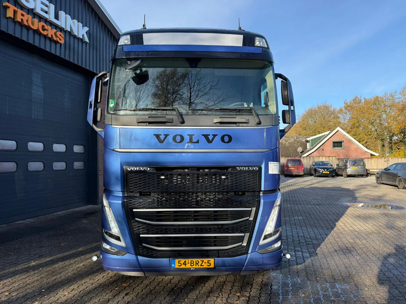 Tractor unit Volvo FH 460 Globetrotter XL 2x tank Standairco 405.369KM! NL Truck - APK 09-2026: picture 5 Tractor unit Volvo FH 460 Globetrotter XL 2x tank Standairco 405.369KM! NL Truck - APK 09-2026: picture 5