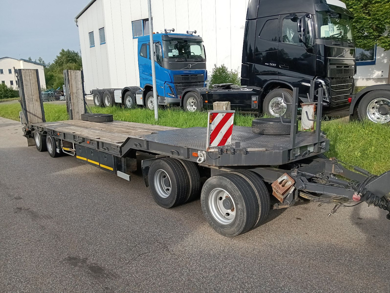 Fliegl 4-Achs Tieflader hydr.Rampe Blatt TopZustand TÜV - Low loader trailer: picture 2 Fliegl 4-Achs Tieflader hydr.Rampe Blatt TopZustand TÜV - Low loader trailer: picture 2