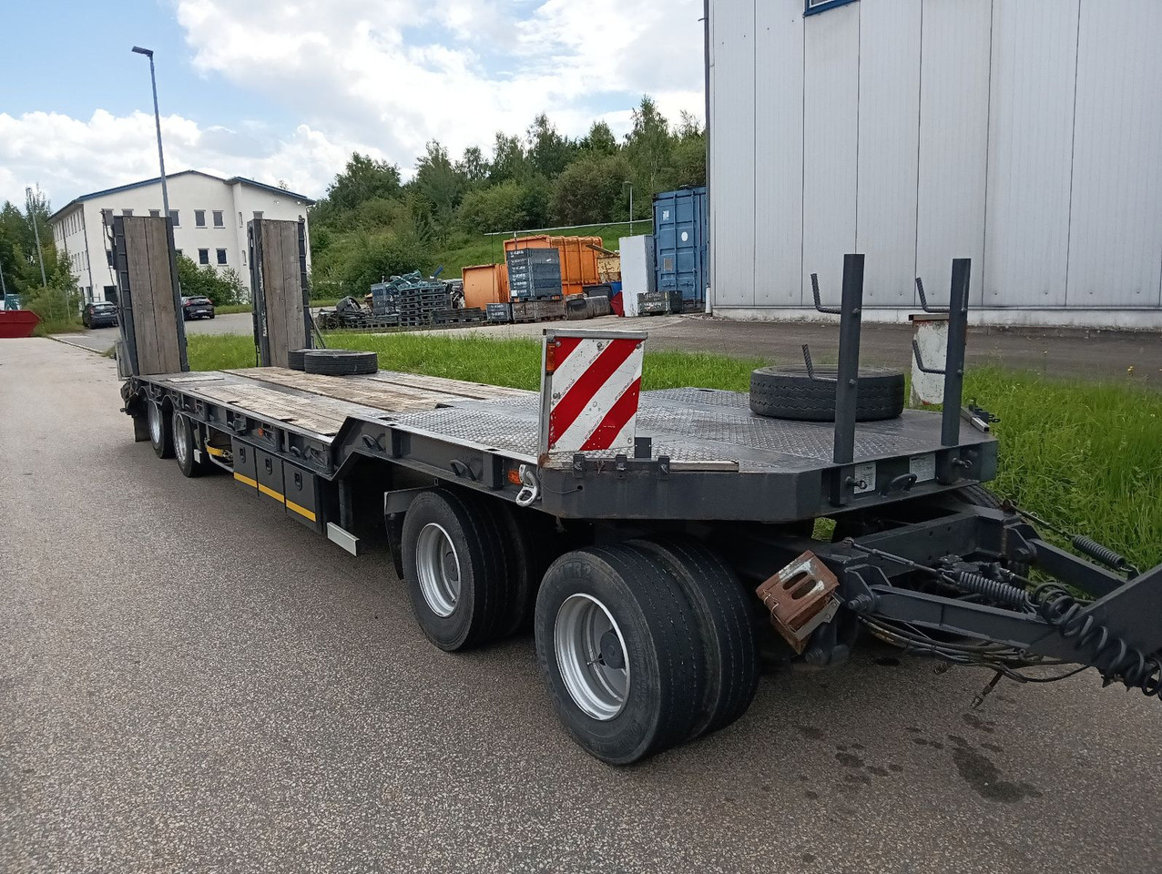 Fliegl 4-Achs Tieflader hydr.Rampe Blatt TopZustand TÜV - Low loader trailer: picture 4 Fliegl 4-Achs Tieflader hydr.Rampe Blatt TopZustand TÜV - Low loader trailer: picture 4