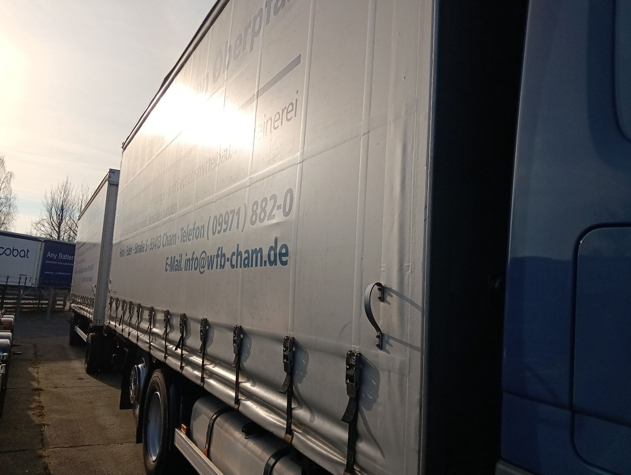 Hofmann 2xWB2205 C745 9/2007 Hubdach,Curtainsider,Edscha Hofmann 2xWB2205 C745 9/2007 Hubdach,Curtainsider,Edscha - Curtainside swap body: picture 1 Hofmann 2xWB2205 C745 9/2007 Hubdach,Curtainsider,Edscha Hofmann 2xWB2205 C745 9/2007 Hubdach,Curtainsider,Edscha - Curtainside swap body: picture 1