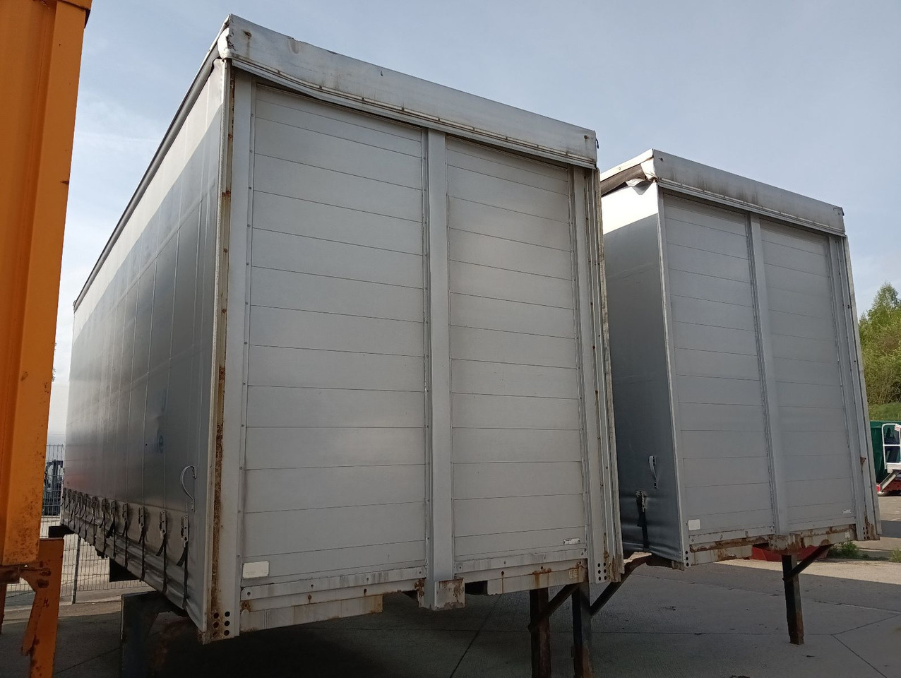 Hofmann 2xWB2205 C745 9/2007 Hubdach,Curtainsider,Edscha Hofmann 2xWB2205 C745 9/2007 Hubdach,Curtainsider,Edscha - Curtainside swap body: picture 2 Hofmann 2xWB2205 C745 9/2007 Hubdach,Curtainsider,Edscha Hofmann 2xWB2205 C745 9/2007 Hubdach,Curtainsider,Edscha - Curtainside swap body: picture 2