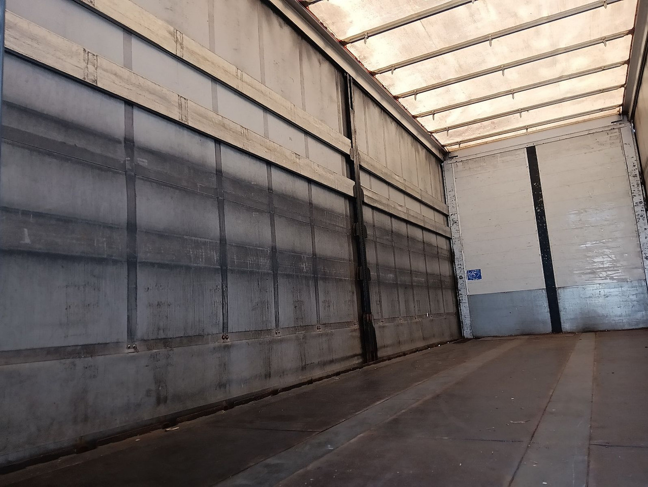 Hofmann 2xWB2205 C745 9/2007 Hubdach,Curtainsider,Edscha Hofmann 2xWB2205 C745 9/2007 Hubdach,Curtainsider,Edscha - Curtainside swap body: picture 5 Hofmann 2xWB2205 C745 9/2007 Hubdach,Curtainsider,Edscha Hofmann 2xWB2205 C745 9/2007 Hubdach,Curtainsider,Edscha - Curtainside swap body: picture 5