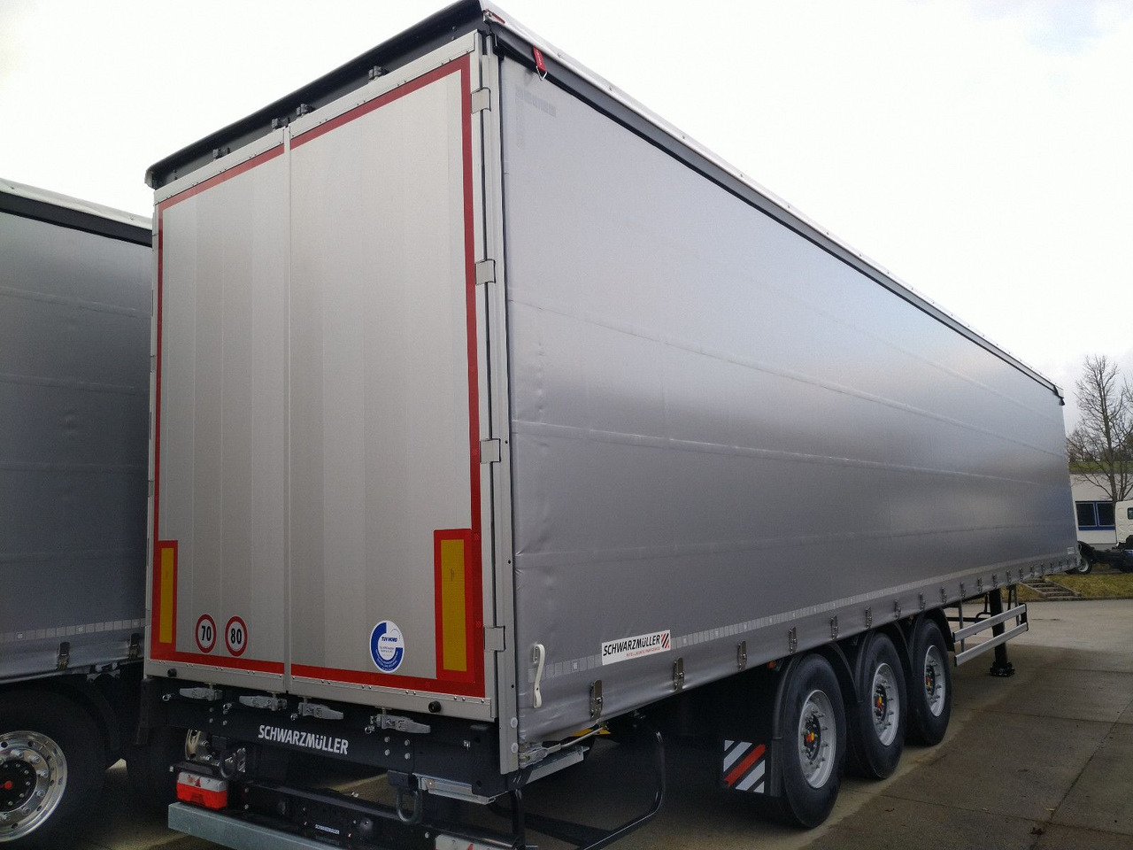 Schwarzmüller PowerLine LIFT/LENKACHSE HUBDACH 5880kg NEU Schwarzmüller PowerLine LIFT/LENKACHSE HUBDACH 5880kg NEU - Curtainsider semi-trailer: picture 4 Schwarzmüller PowerLine LIFT/LENKACHSE HUBDACH 5880kg NEU Schwarzmüller PowerLine LIFT/LENKACHSE HUBDACH 5880kg NEU - Curtainsider semi-trailer: picture 4