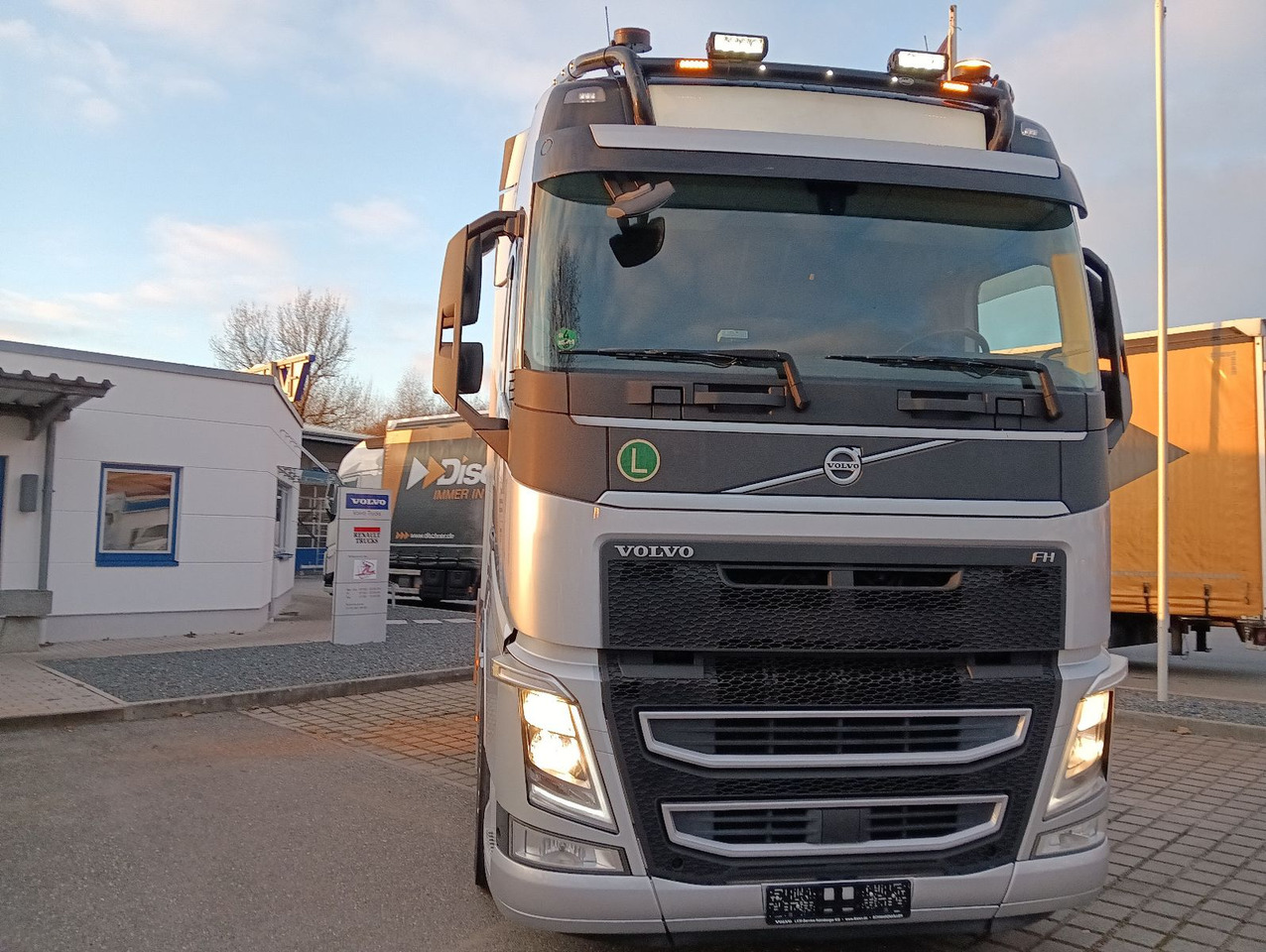 Volvo FH460 Globe FullSpoiler TV I-PARC 2xTank German - Tractor unit: picture 4 Volvo FH460 Globe FullSpoiler TV I-PARC 2xTank German - Tractor unit: picture 4