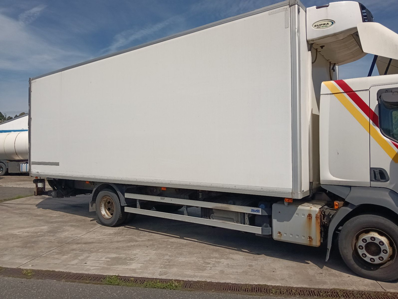 Volvo FL250 4x2R 14t CarrierSupra550 7,3m LBW1.5tKlima - Refrigerated truck: picture 5 Volvo FL250 4x2R 14t CarrierSupra550 7,3m LBW1.5tKlima - Refrigerated truck: picture 5