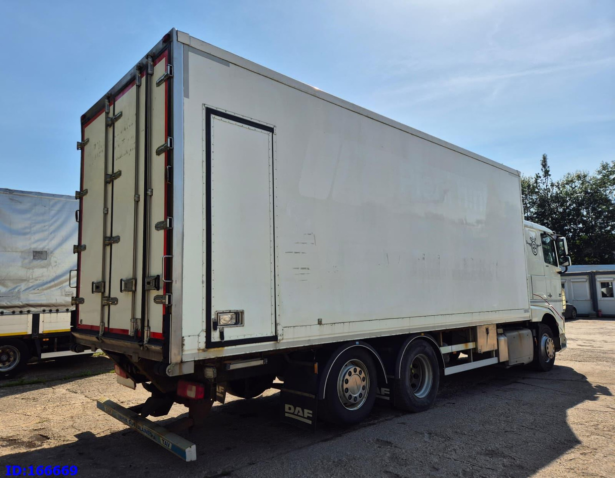 DAF XF 106.460 FAR 6X2 Euro6 - Refrigerated truck: picture 5 DAF XF 106.460 FAR 6X2 Euro6 - Refrigerated truck: picture 5