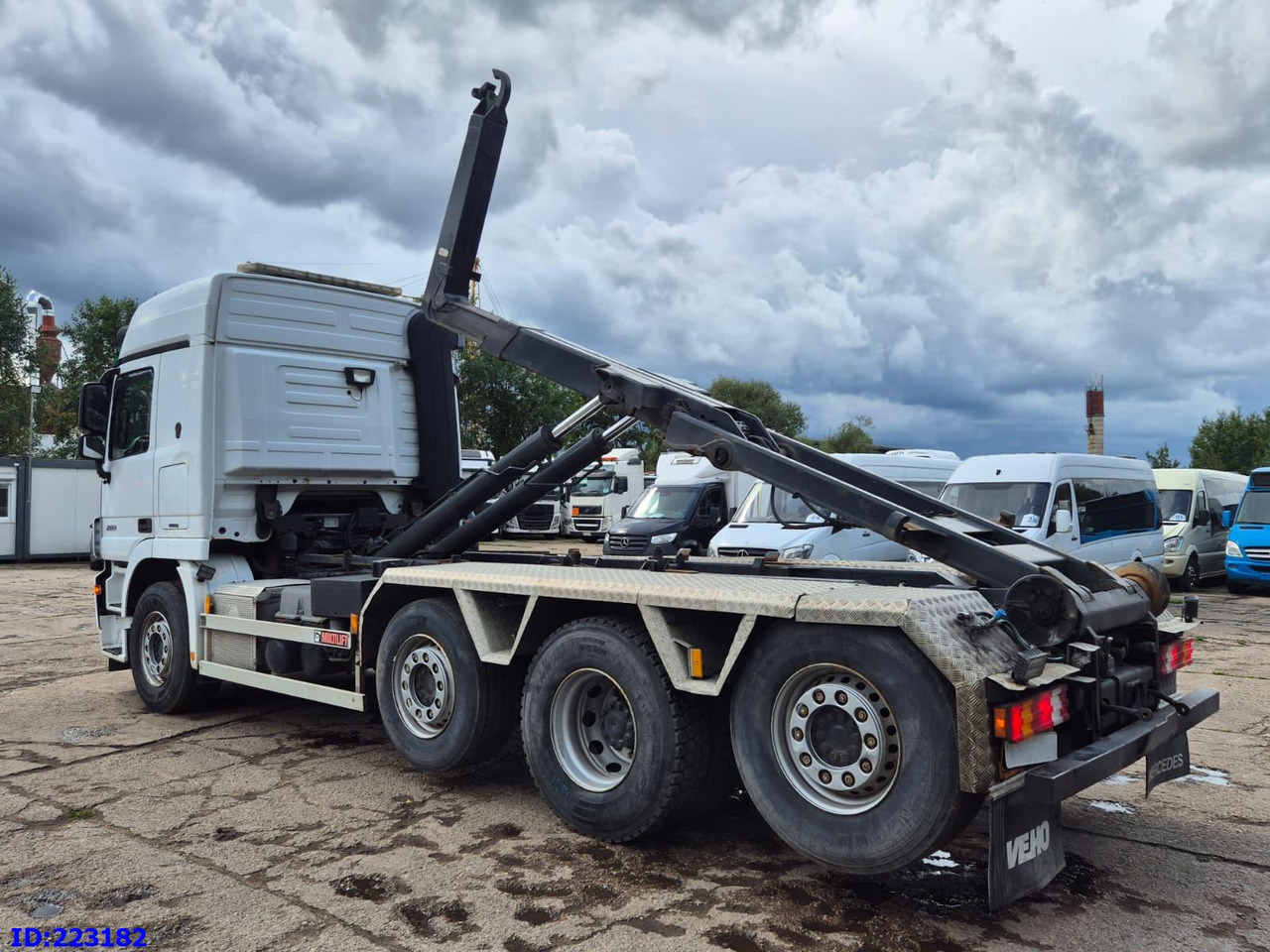 Hook lift truck MERCEDES-BENZ Actros 2551 8x2 V8 Retarder: picture 8