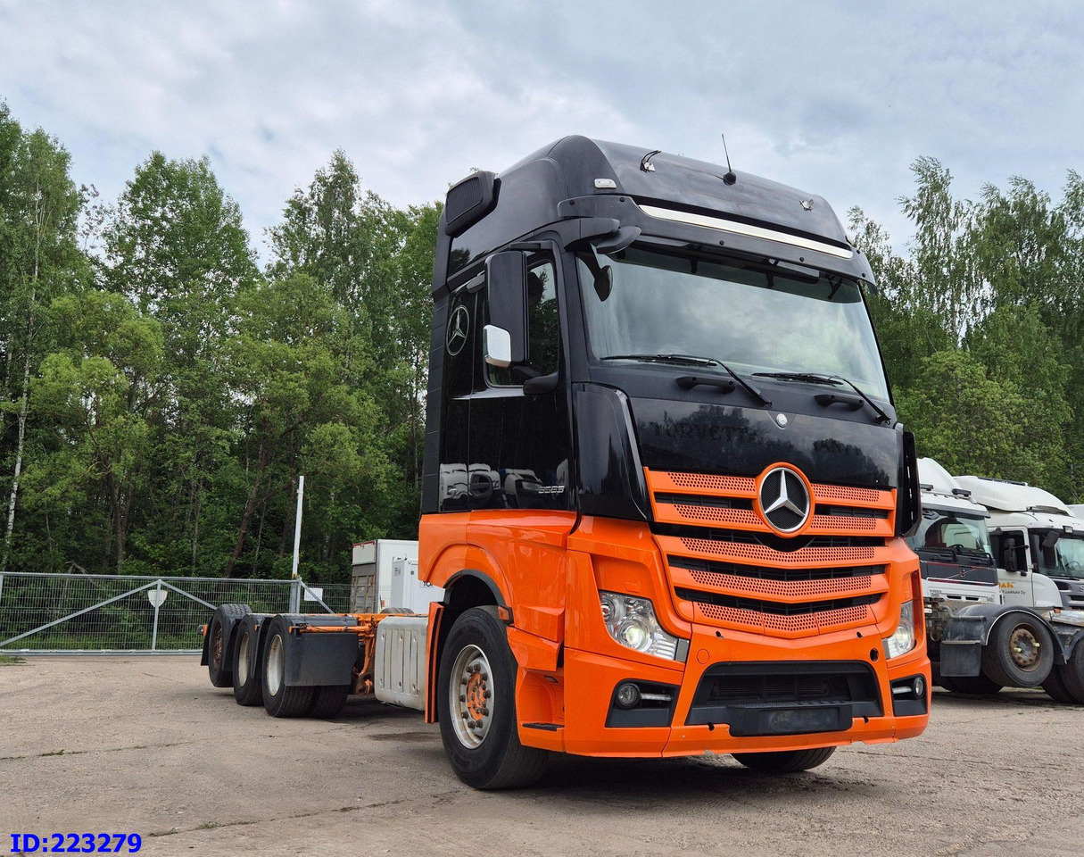 MERCEDES-BENZ Actros 3563 8×4 ( Steering axle) - Cab chassis truck: picture 4 MERCEDES-BENZ Actros 3563 8×4 ( Steering axle) - Cab chassis truck: picture 4