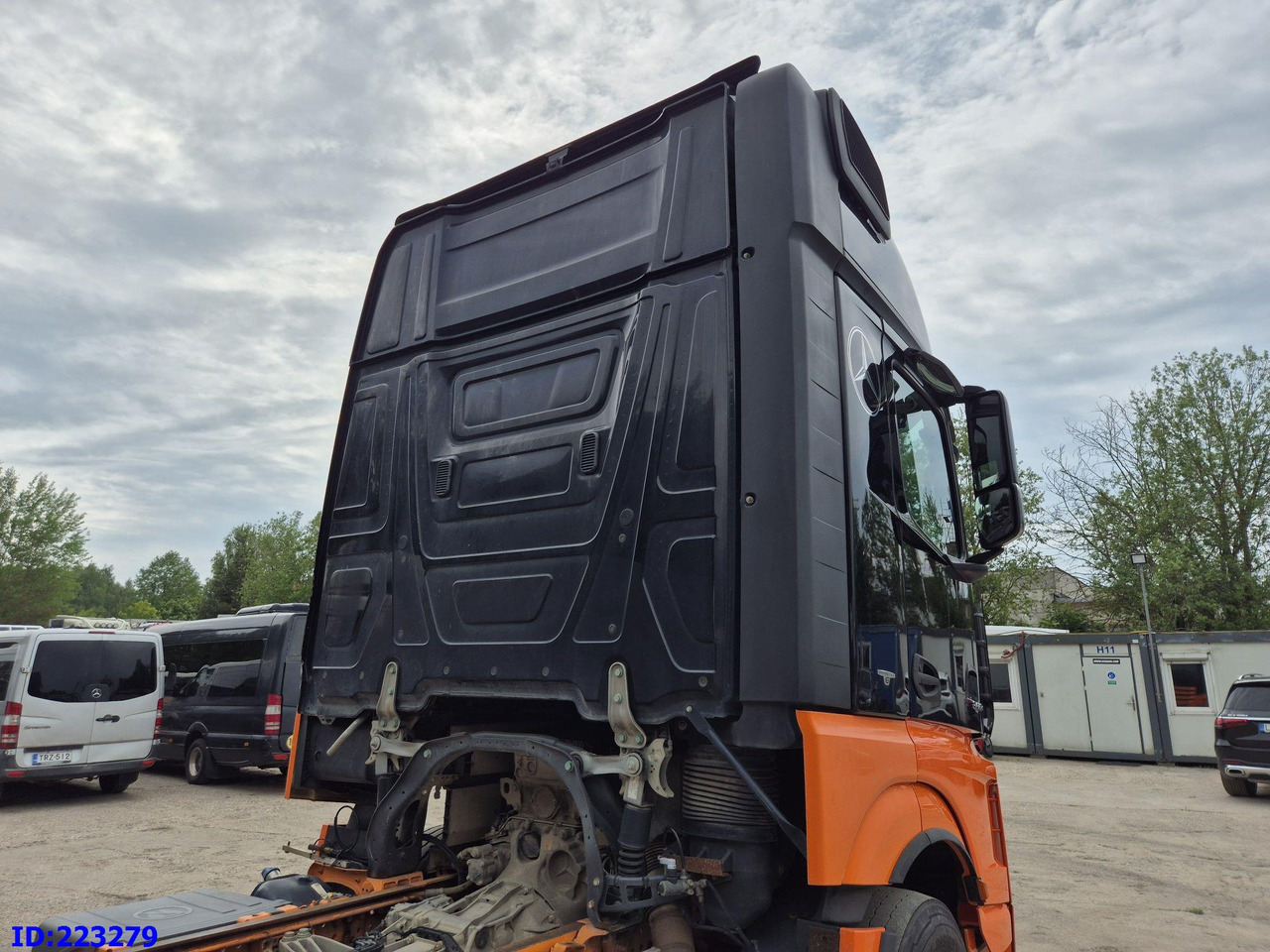 MERCEDES-BENZ Actros 3563 8×4 ( Steering axle) - Cab chassis truck: picture 5 MERCEDES-BENZ Actros 3563 8×4 ( Steering axle) - Cab chassis truck: picture 5