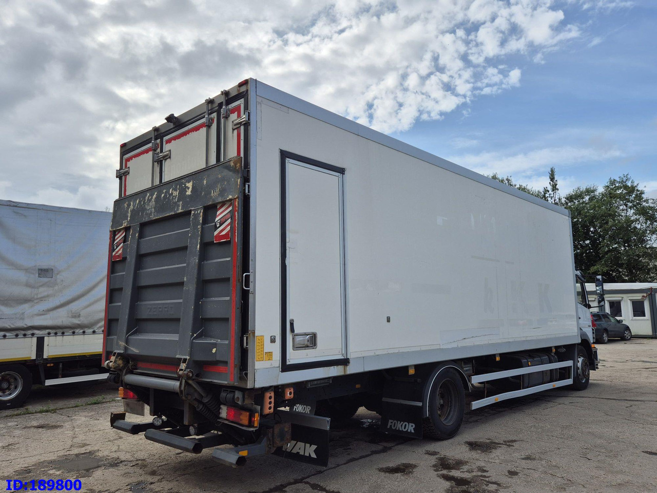 MERCEDES-BENZ Axor 1829 Euro5 Manual + Tail lift - Refrigerated truck: picture 5 MERCEDES-BENZ Axor 1829 Euro5 Manual + Tail lift - Refrigerated truck: picture 5