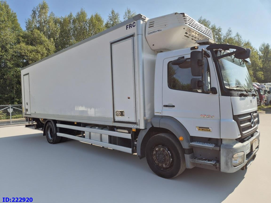 MERCEDES-BENZ Axor 1829 Manual + Tail lift - Refrigerated truck: picture 4 MERCEDES-BENZ Axor 1829 Manual + Tail lift - Refrigerated truck: picture 4