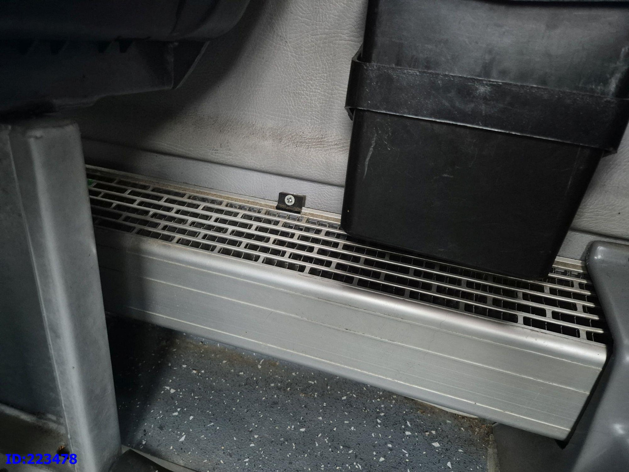 Coach MERCEDES-BENZ Sprinter 518 - VIP - 20-seater: picture 20 Coach MERCEDES-BENZ Sprinter 518 - VIP - 20-seater: picture 20