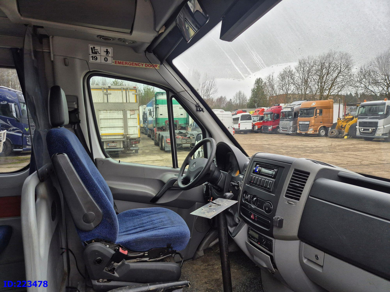 Coach MERCEDES-BENZ Sprinter 518 - VIP - 20-seater: picture 8 Coach MERCEDES-BENZ Sprinter 518 - VIP - 20-seater: picture 8