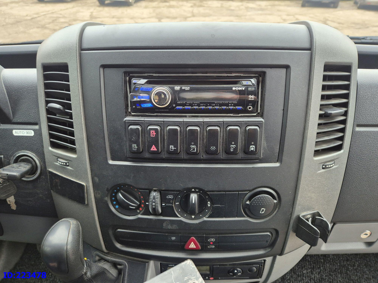 Coach MERCEDES-BENZ Sprinter 518 - VIP - 20-seater: picture 11 Coach MERCEDES-BENZ Sprinter 518 - VIP - 20-seater: picture 11