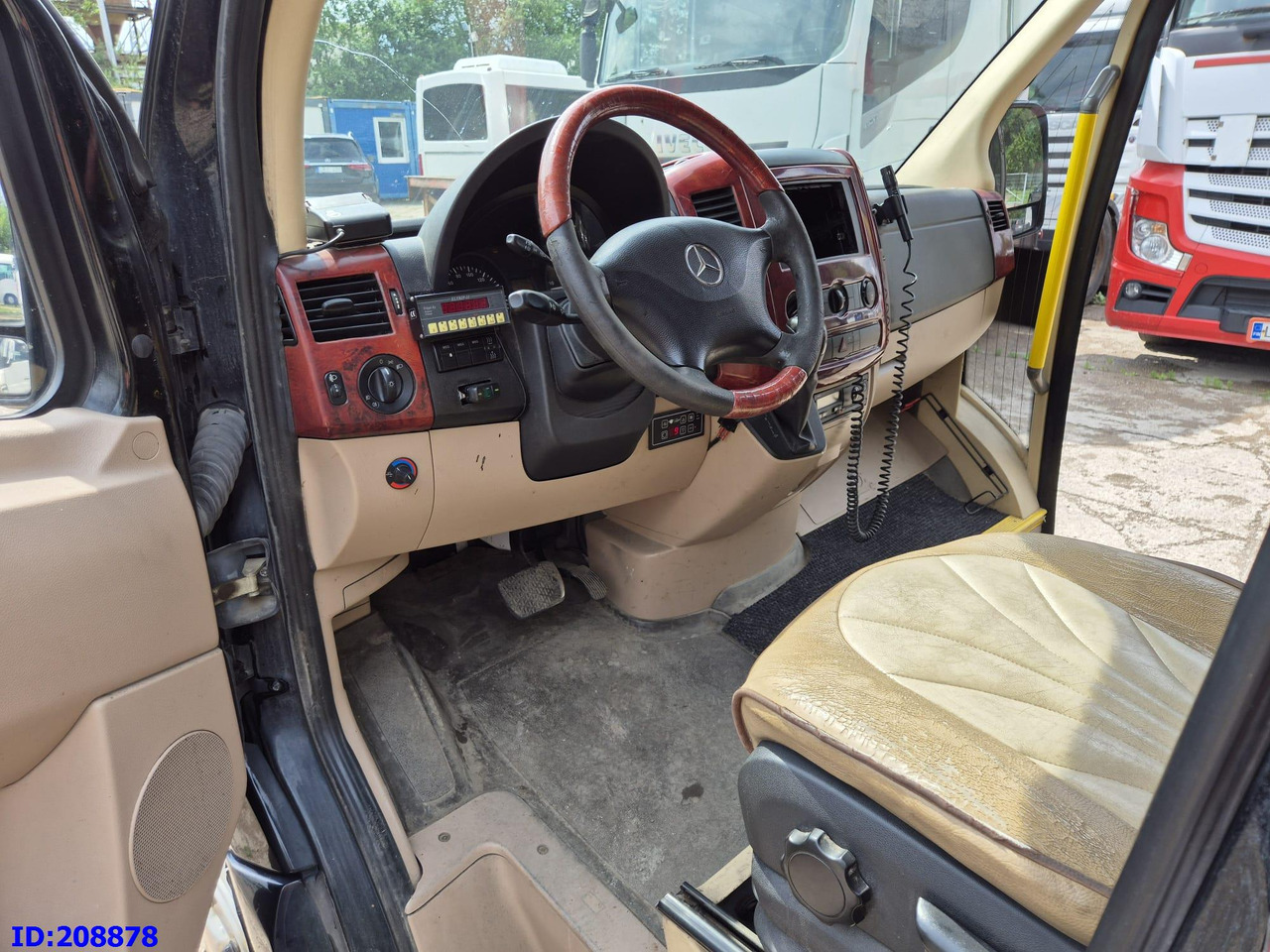 Coach MERCEDES-BENZ Sprinter 519 -VIP- 17 places: picture 8