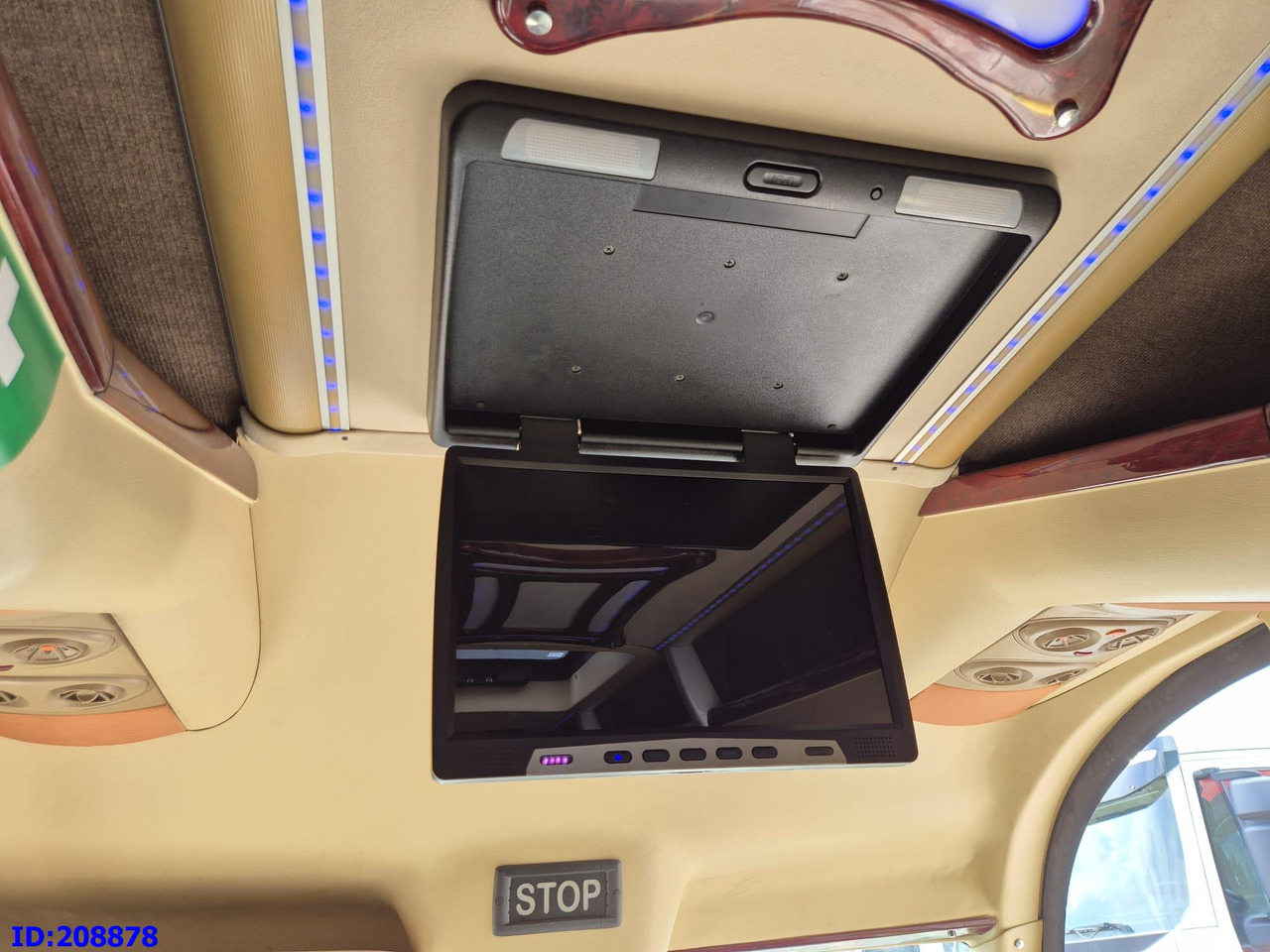Coach MERCEDES-BENZ Sprinter 519 -VIP- 17 places: picture 20